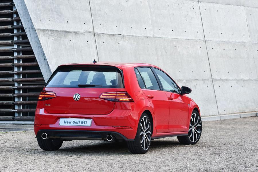  Volkswagen Golf GTI 5-Door 2017 года  (ZA) (фото 14 из 18)